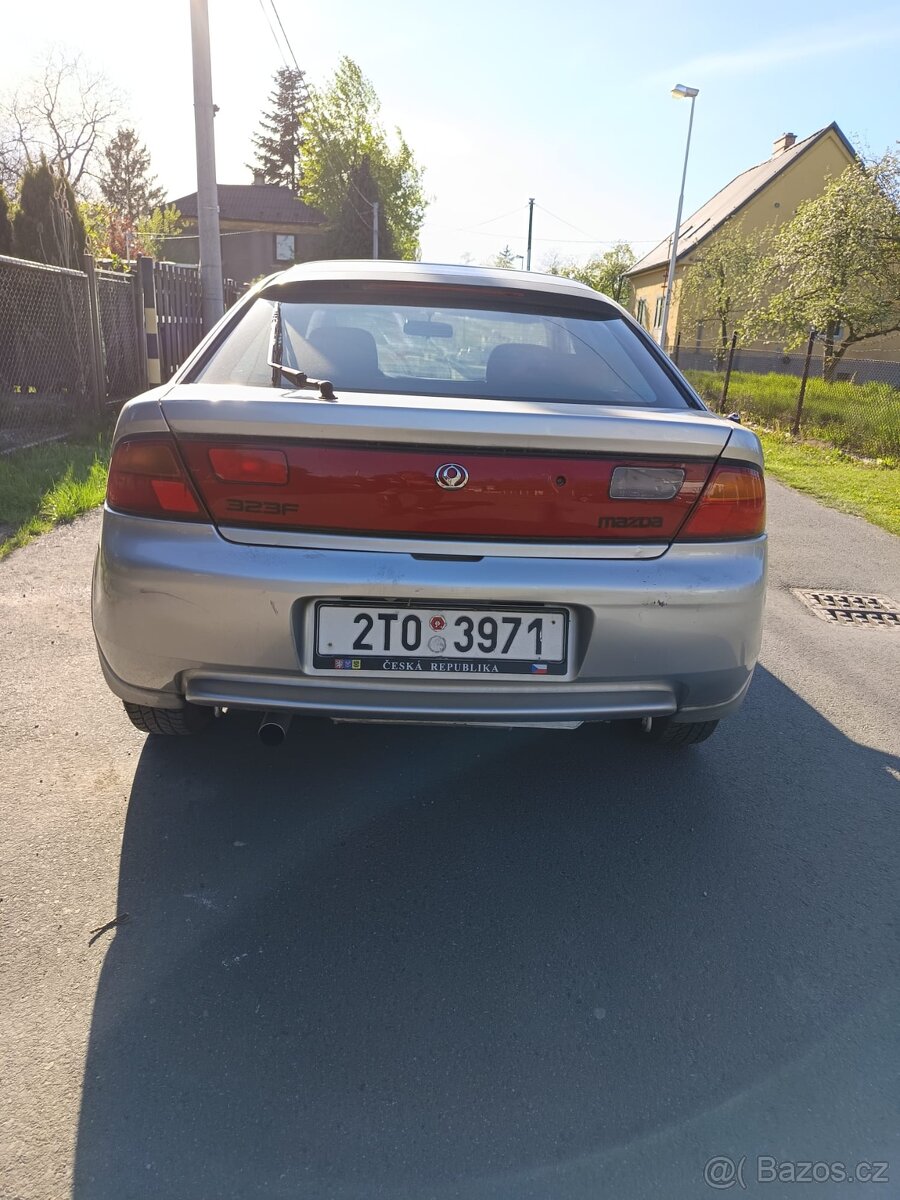 Mazda 323 F - 4
