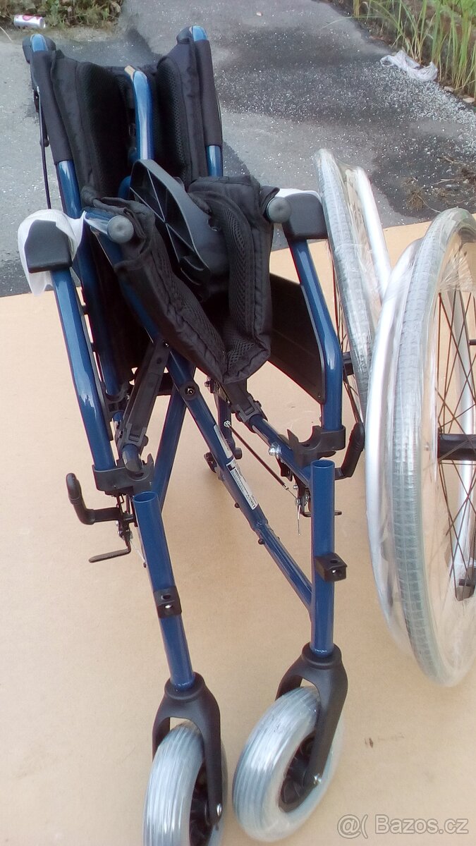 INVALIDNÍ VOZÍK-46CM-ODLEHČEN-BRZDY PRO DOPROVOD - - 4