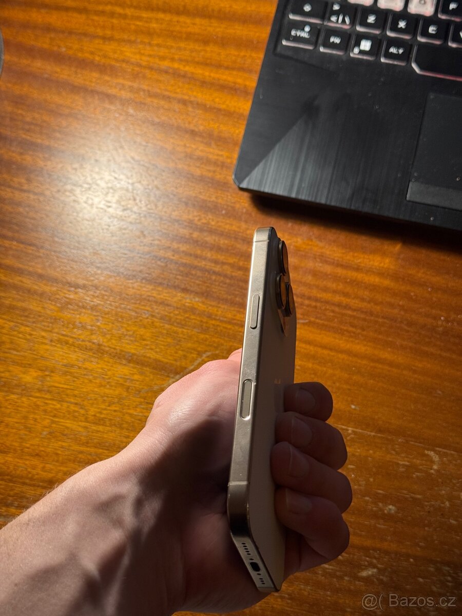 iPhone 16 Pro Jako Nový - Desert Titanium - 4