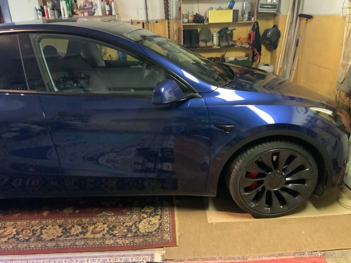 Tesla model Y PERFORMANCE 4x4 - 4