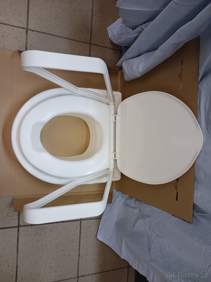 Vyvýšený nástavec na wc s madly - 4
