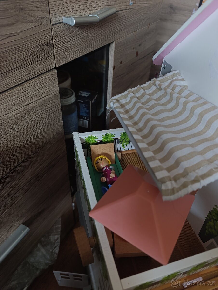 Domeček pro panenky s příslušenstvím - 4