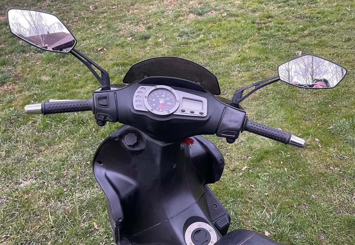 Skútr Gilera runner 50 - 4