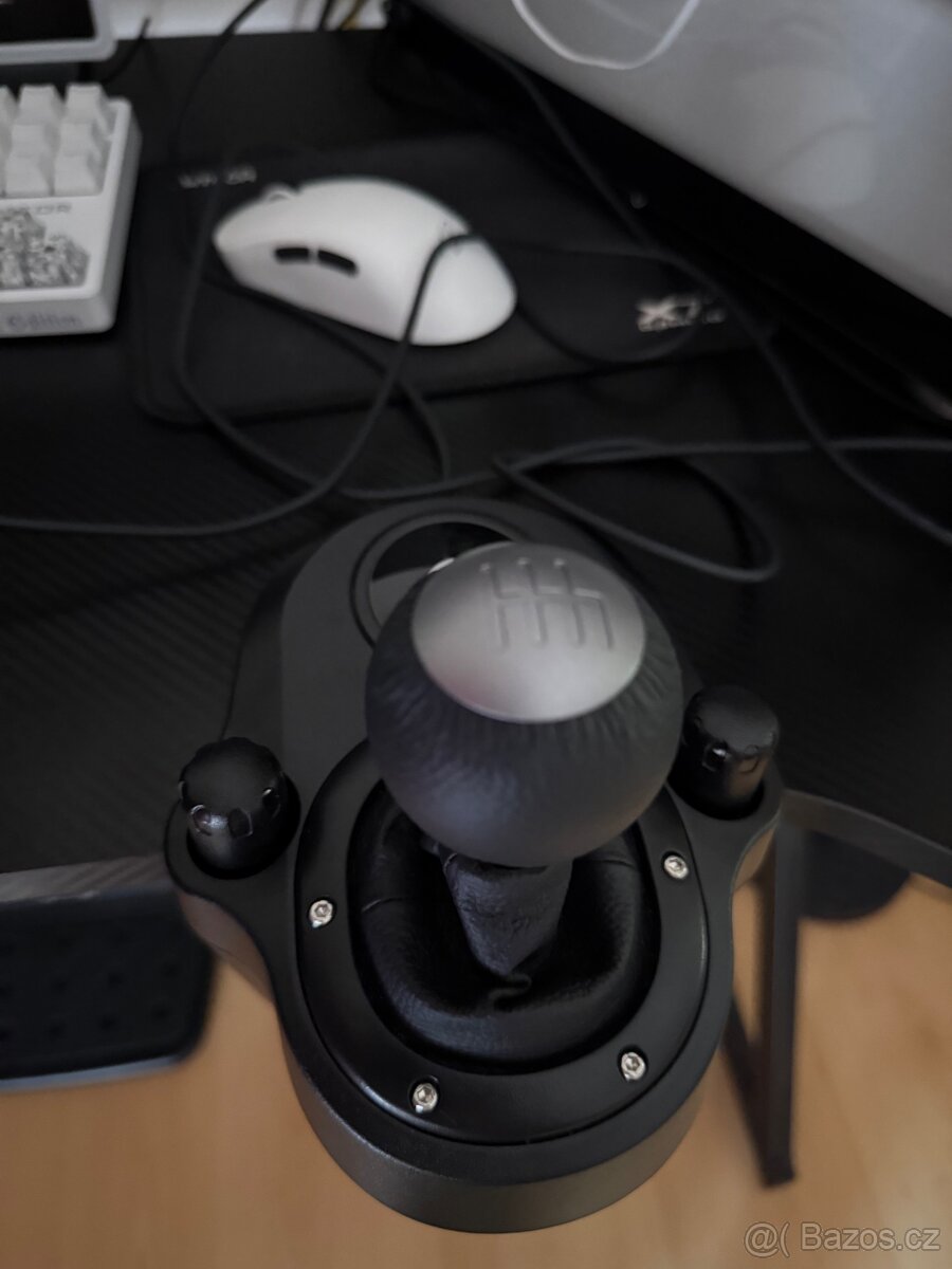 Logitech G29 + řadicí páka + pedály - 4