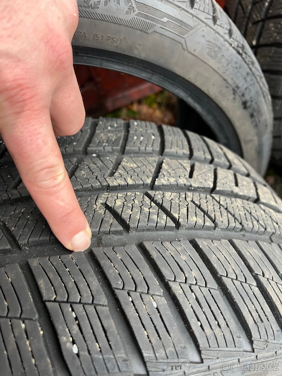 Zimní pneu 235/40/19 - 4