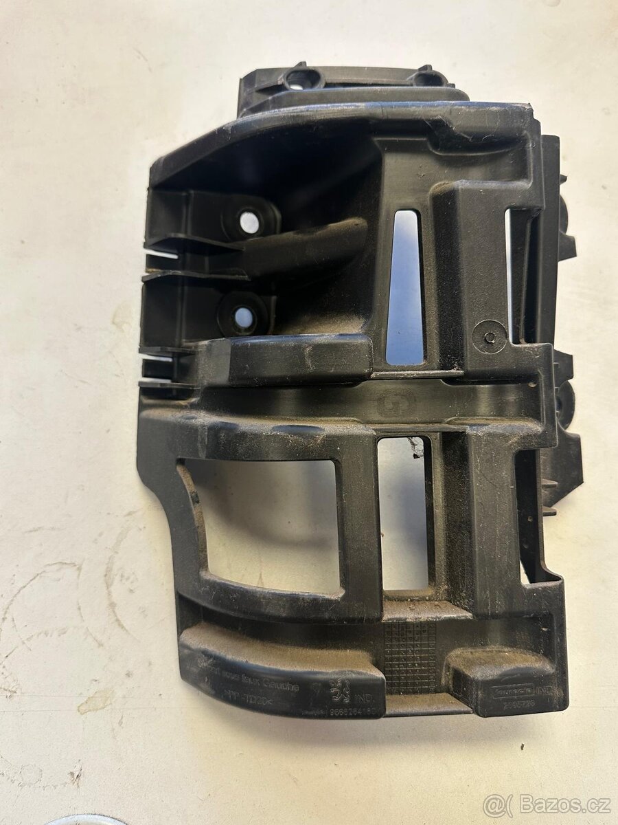 Peugeot 5008 Držaky Výztuha nárazníku 9686252880 - 4