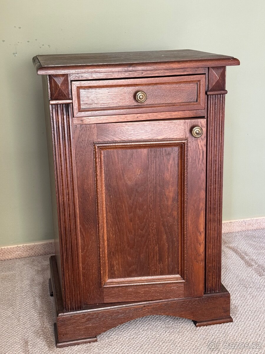 Noční stolek z masivu - 4