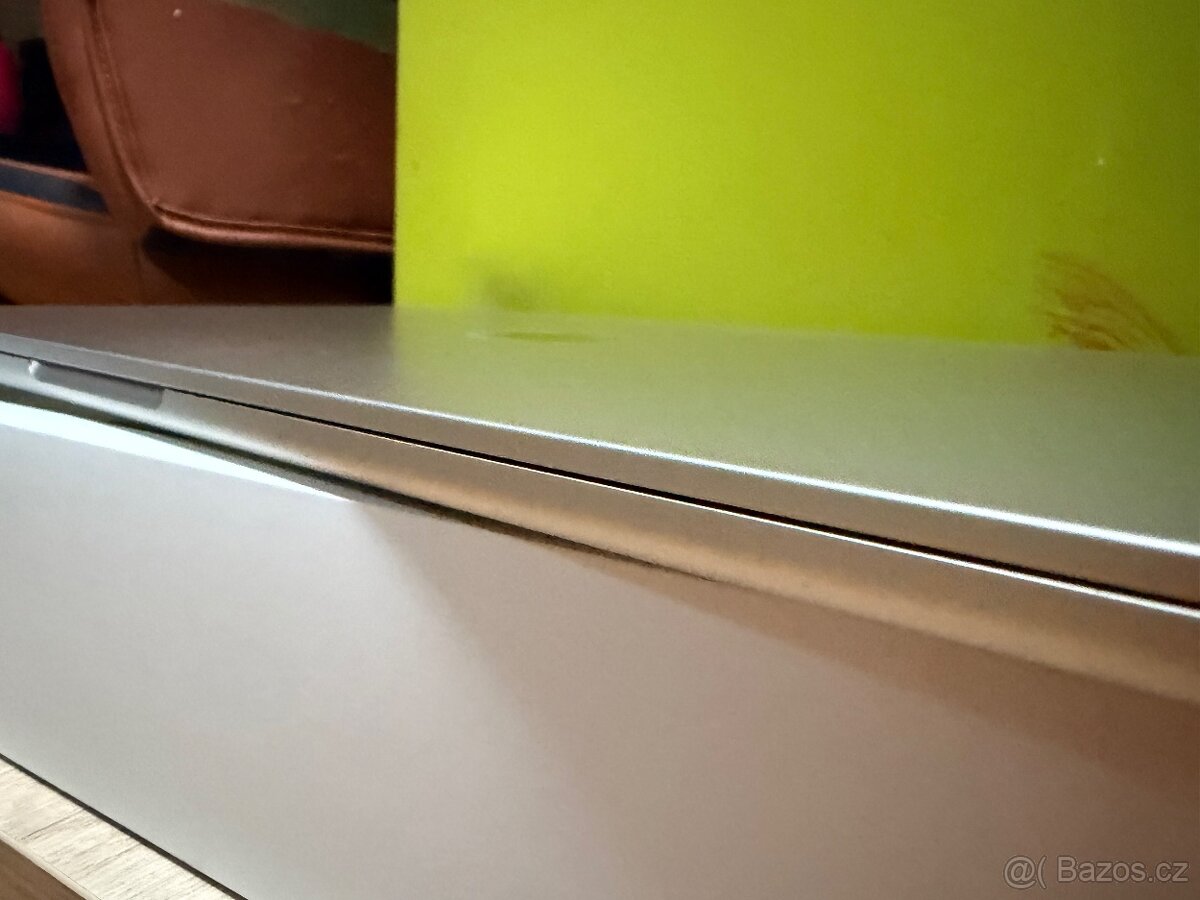 MacBook Air 15" M2 (2023) | 8GB RAM | 512GB SSD | Starlight - 4