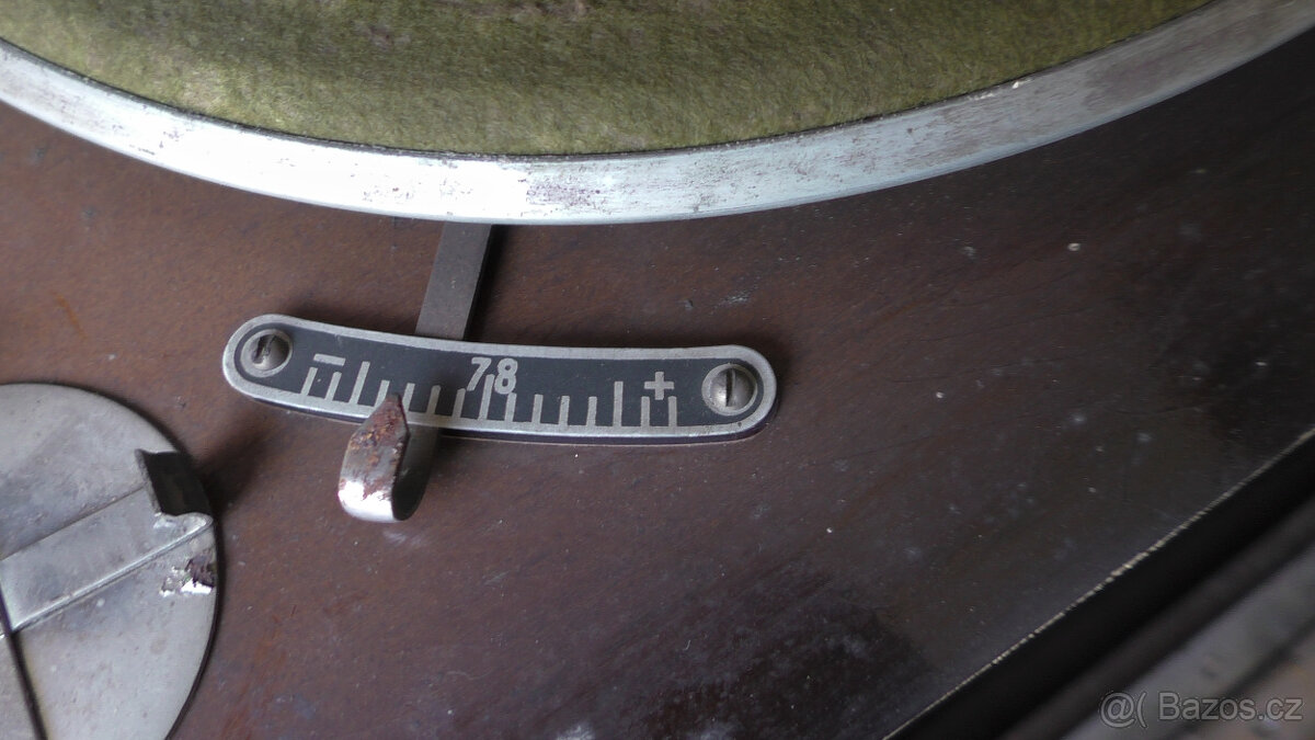 Starý gramofon 50. léta - 4