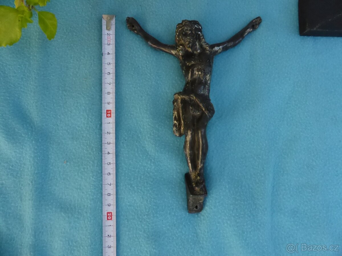 Ježíš na kříží - starý dřevěný křížek - litá soška - 4