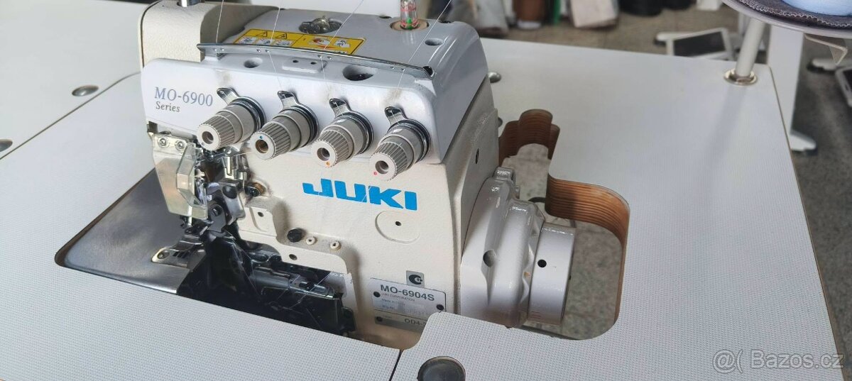 Průmyslový 4 nitný overlock Juki 6900 - 4