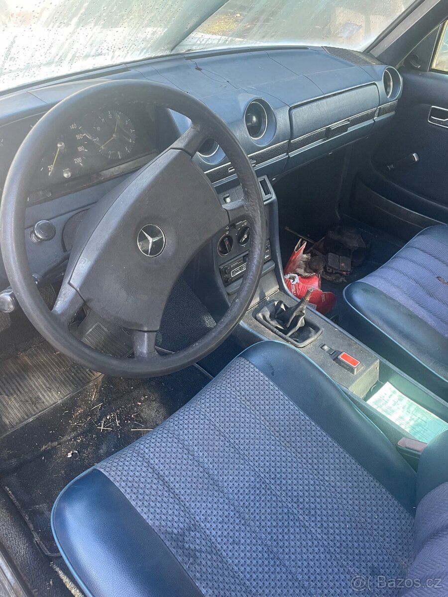 Mercedes Benz w123 2kusy - 4
