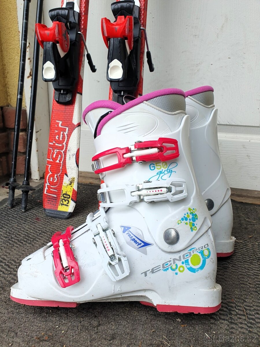 Set dětských carvingových lyží ATOMIC Redster +hole+lyžáky - 4