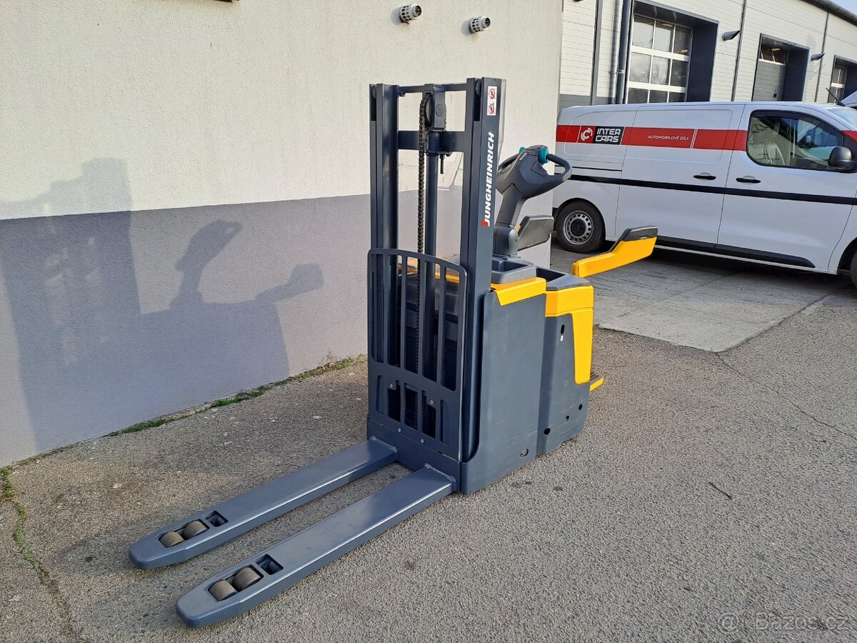 Vysokozdvižný vozík AKU ruční přízdvih Jungheinrich - 4