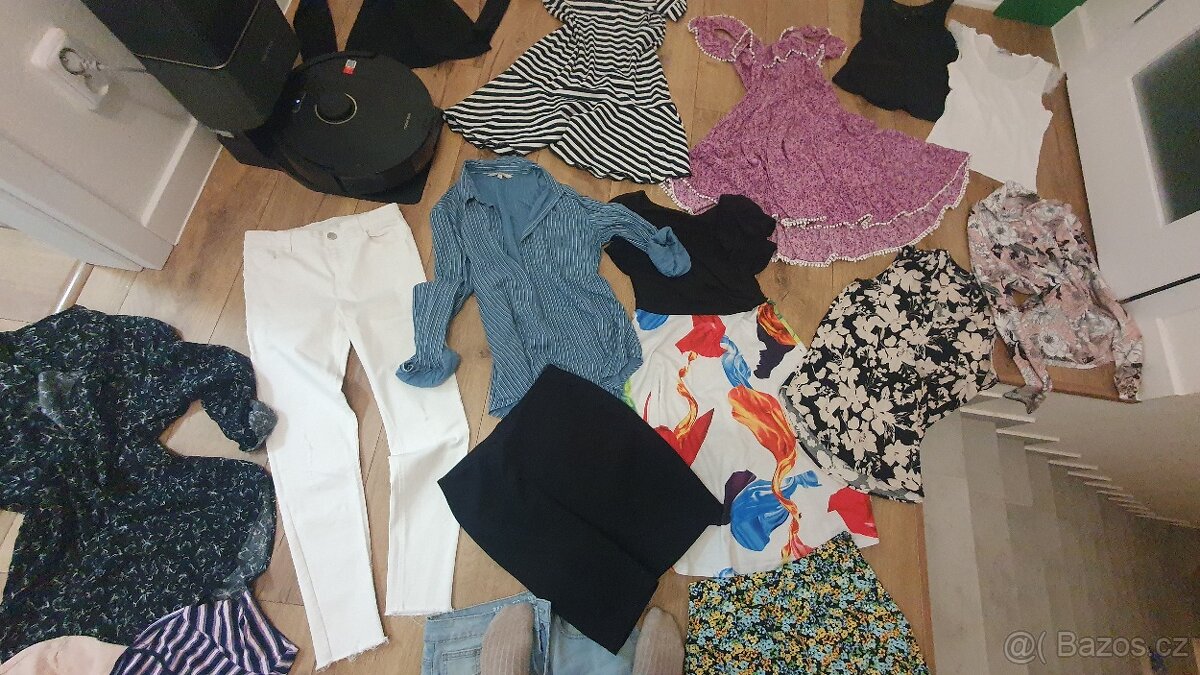 Velký balík dámské oblečení značkové velikost S - 4