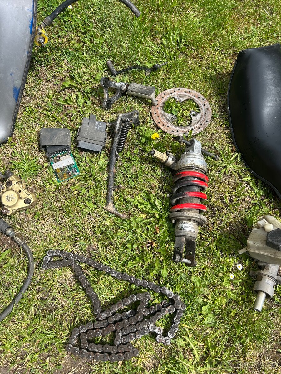 Prodám díly z Hondy cbr - 4