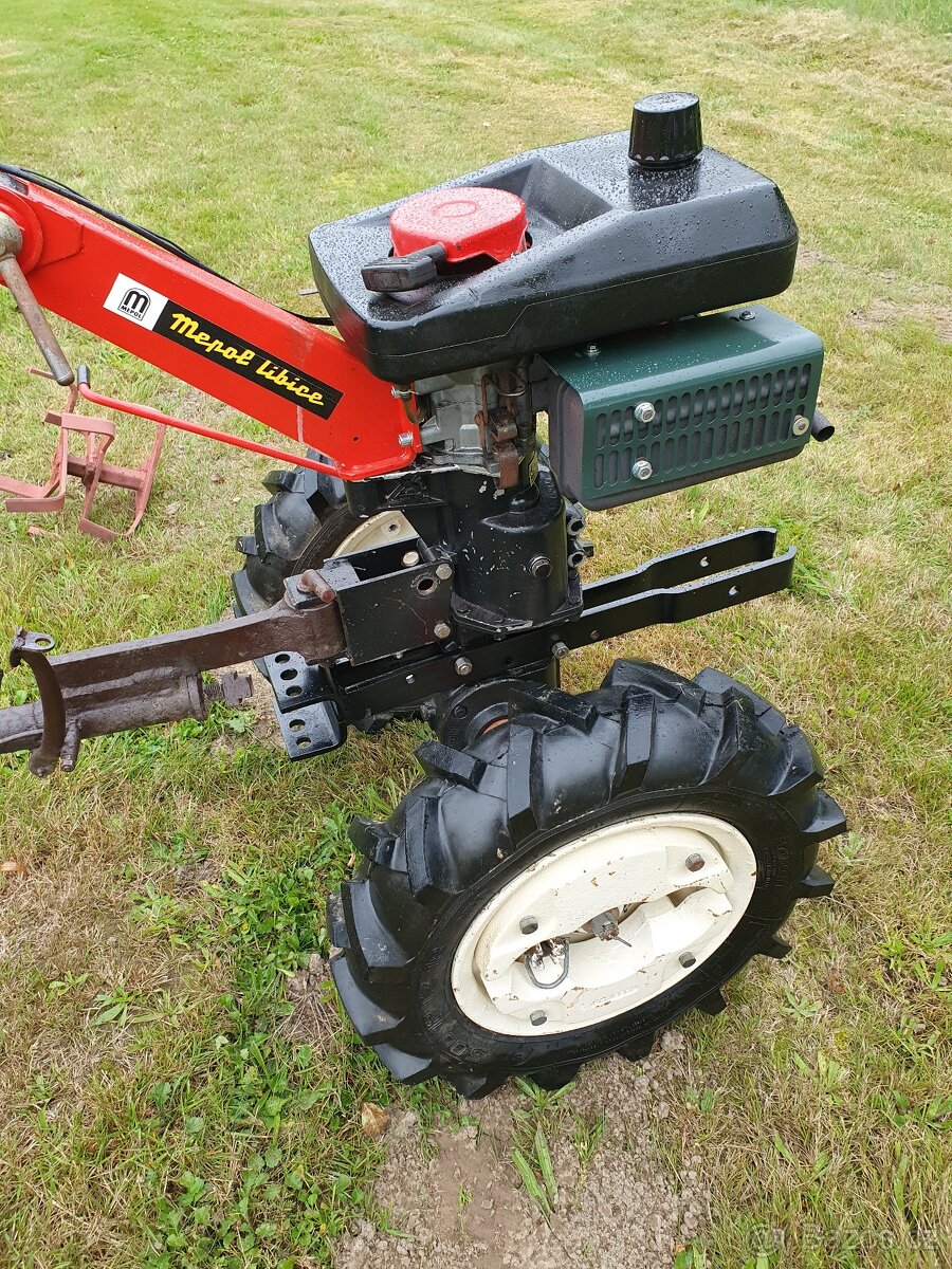 Prodám krásný český malotraktor Vari, málo používaný - 4