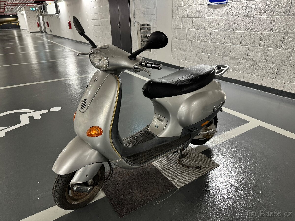 Vespa skútr na náhradní díly jako celek viz foto - 4