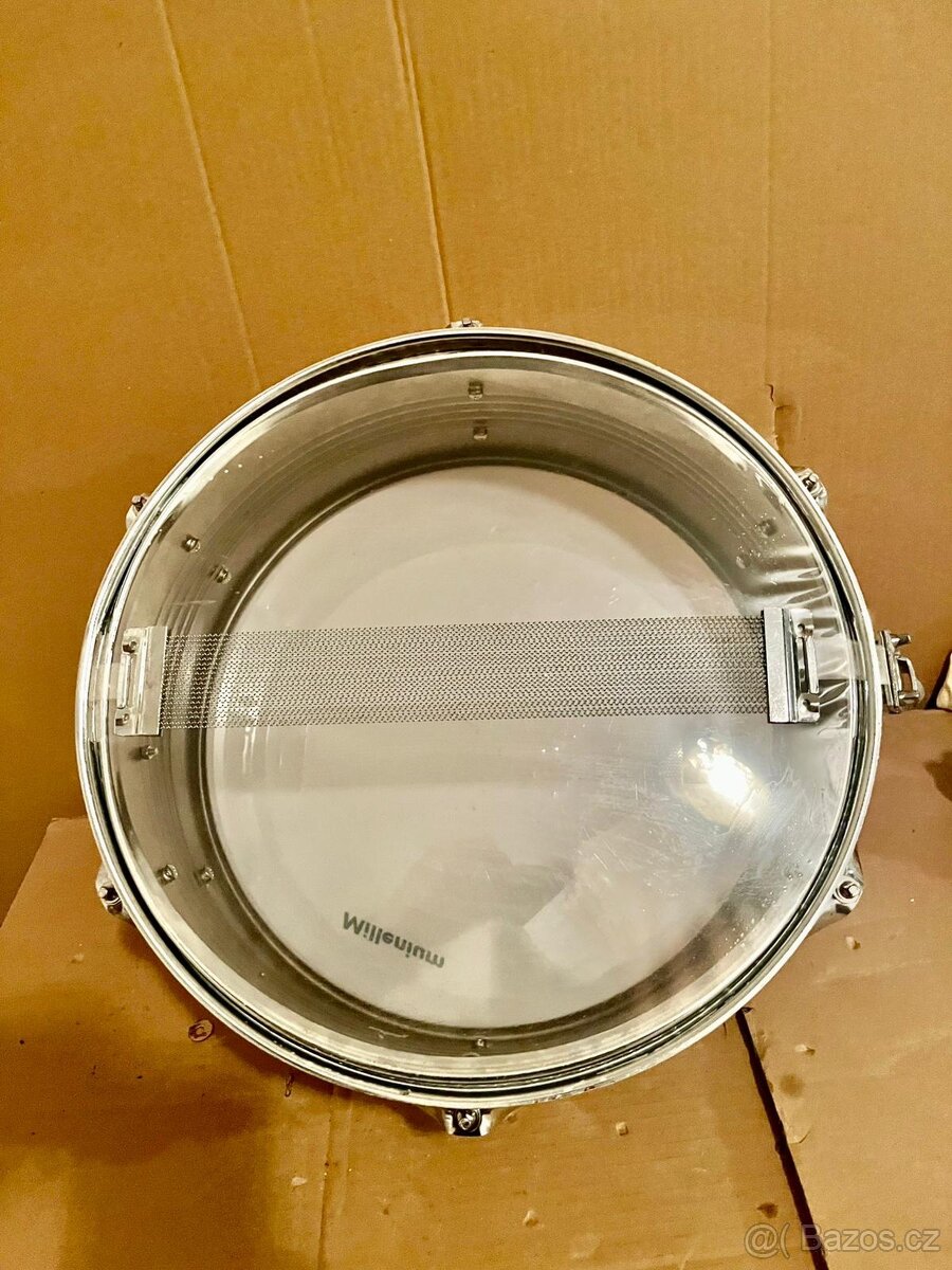 Buben na fandění. - 4