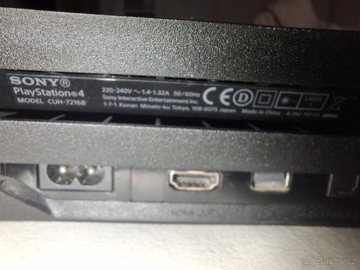 PlayStation 4 Pro 2TB + 2 ovladače + hry - 4