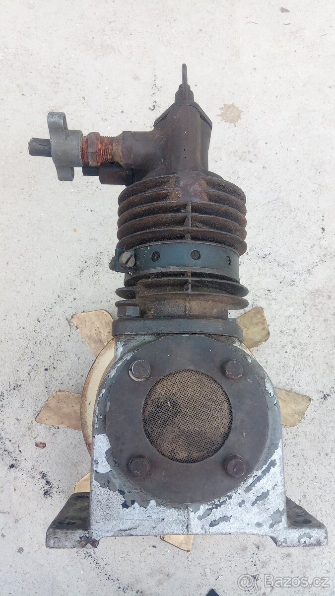Kompresor starý pomaloběžný. - 4