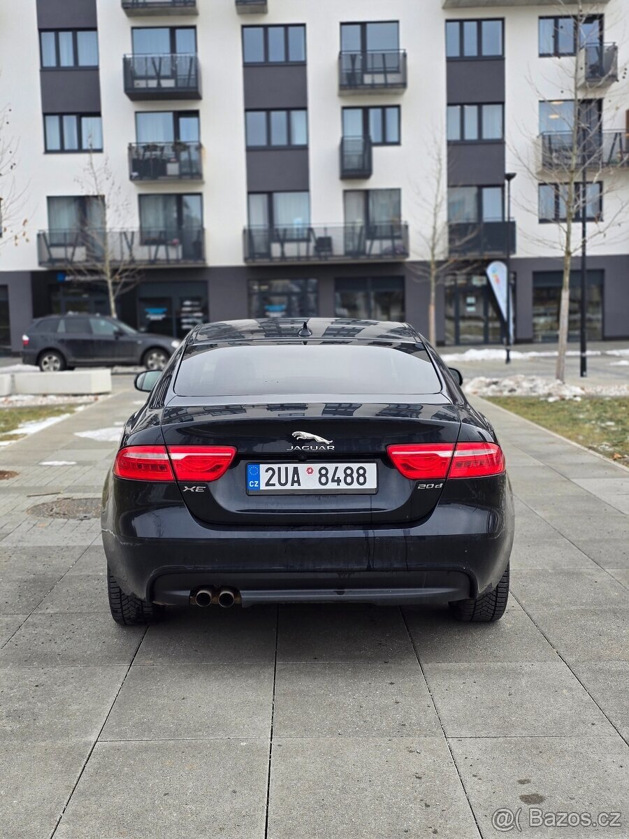 Jaguar XE - 4