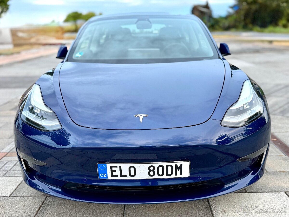 Tesla model 3 - 4