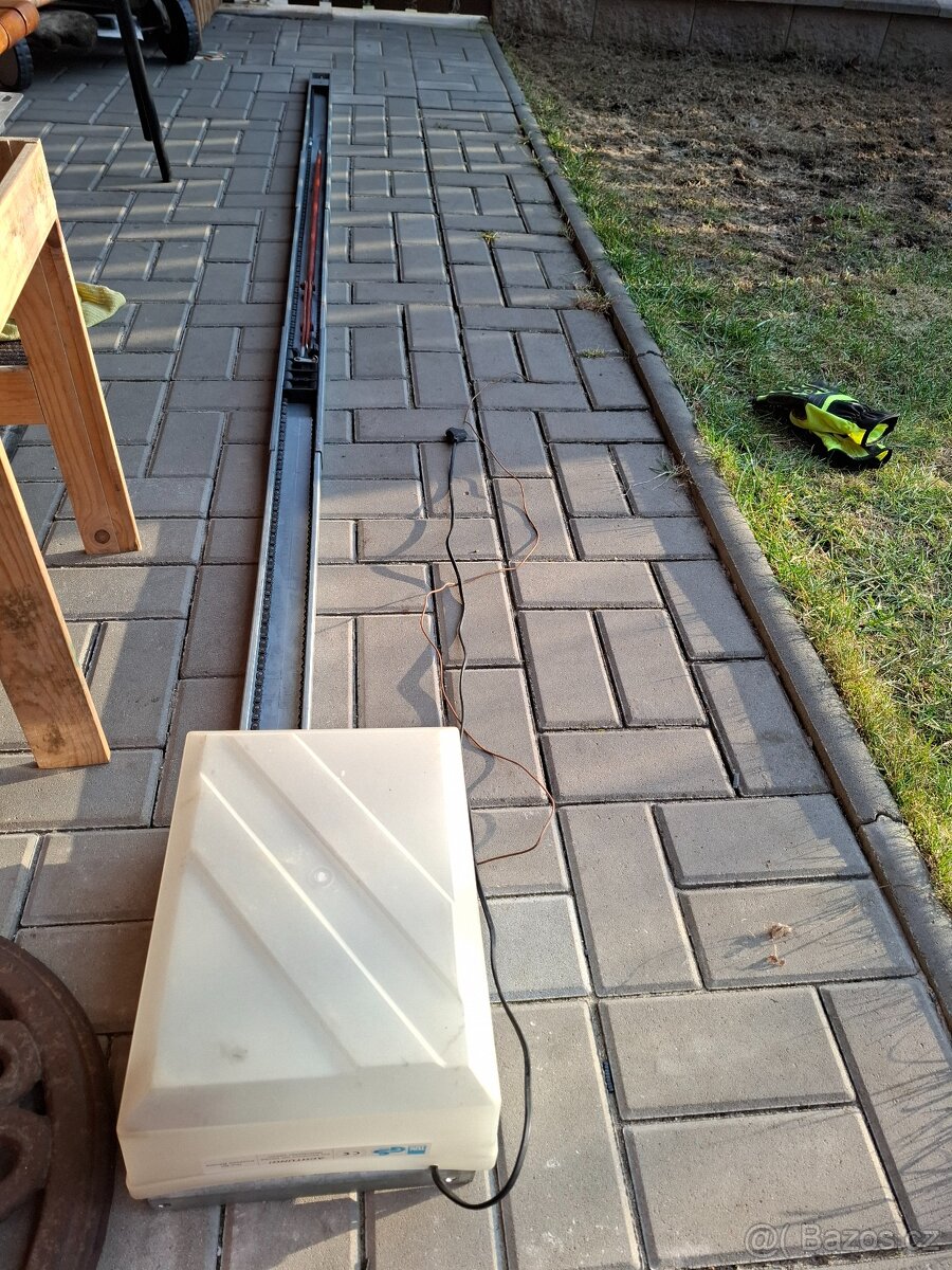 Otevírání vrat - 4