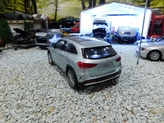 model auta Mercedes GLA 1:18 - 4