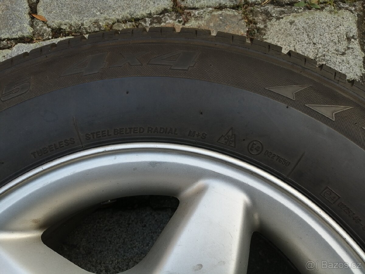 Bridgestone Blizzak LM25 4x4 235/70 R16 106T - 4