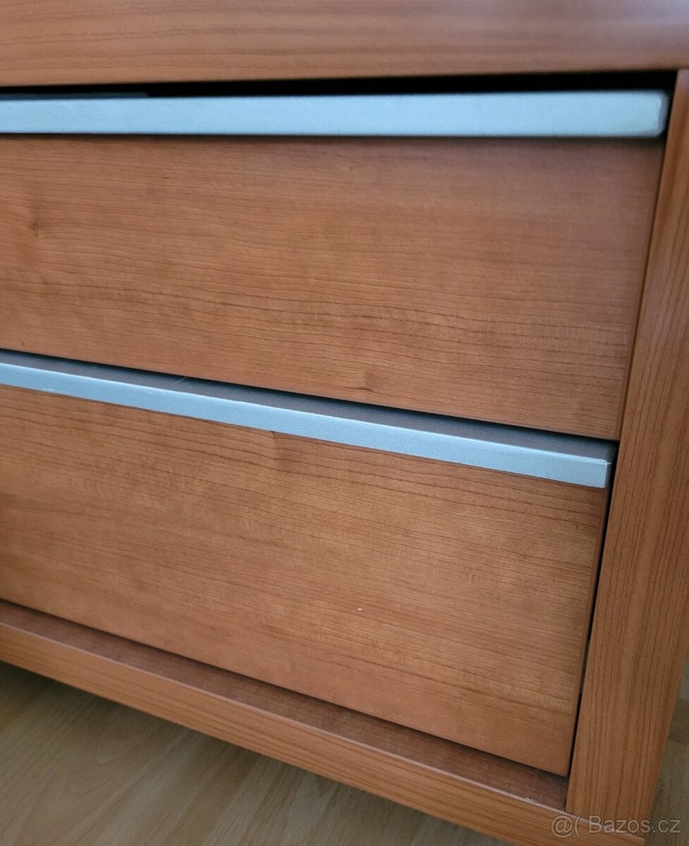 Pěkná sestava s komodama a stolkem 2,4m - 4