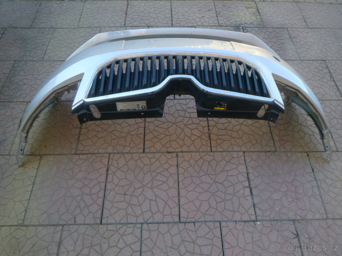 Škoda Octavia III originál přední nárazník 5E0807221 - 4