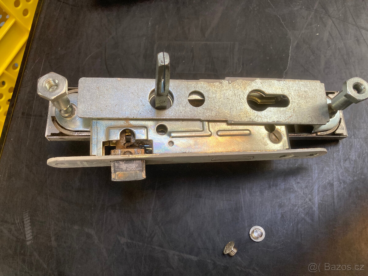 Bezpečnostní dveřní kování ROSTEX se zámkem za 500 kč - 4