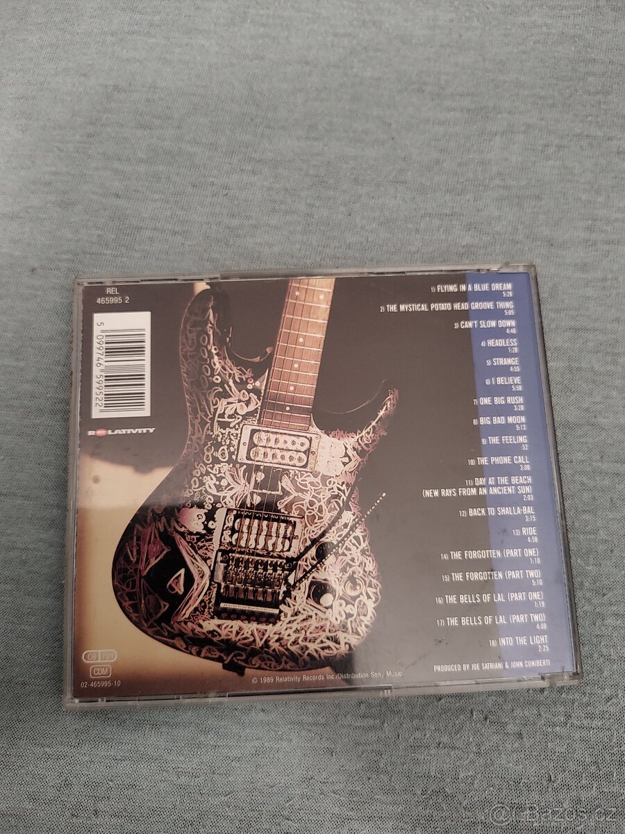 Joe Satriani - Flying in a Blue Dream - 4