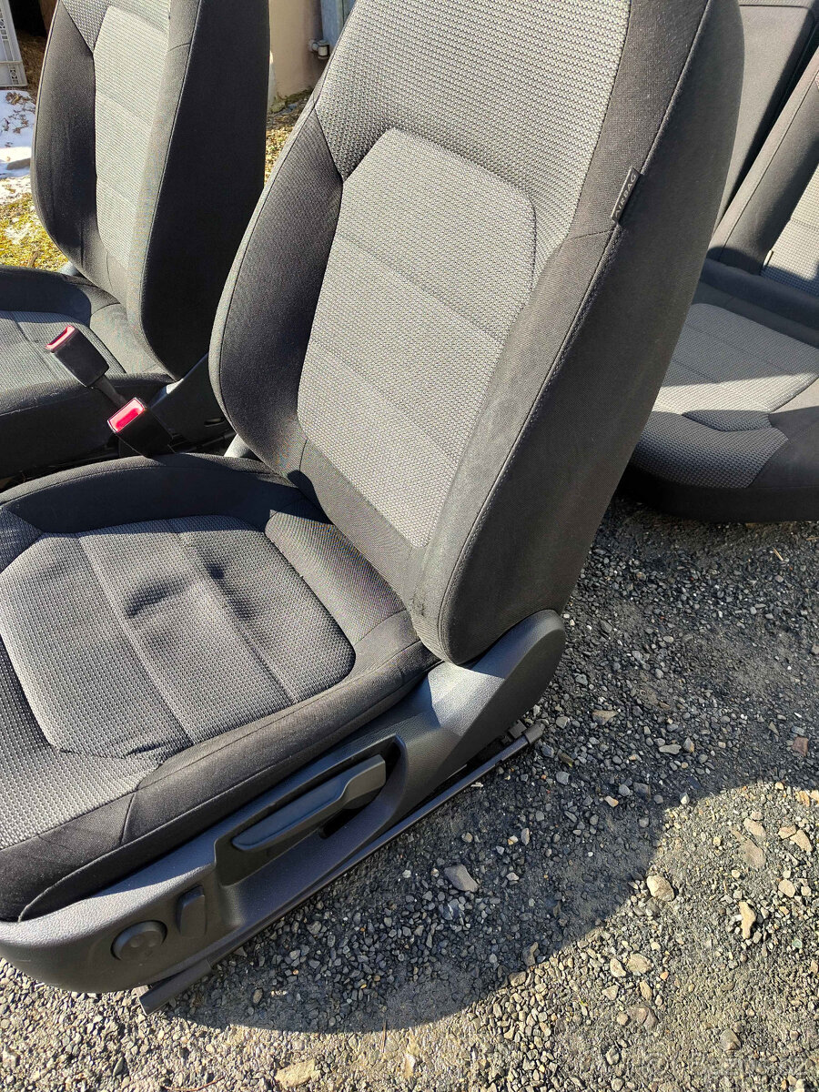 Sedačky Passat B7 - sedan - 4