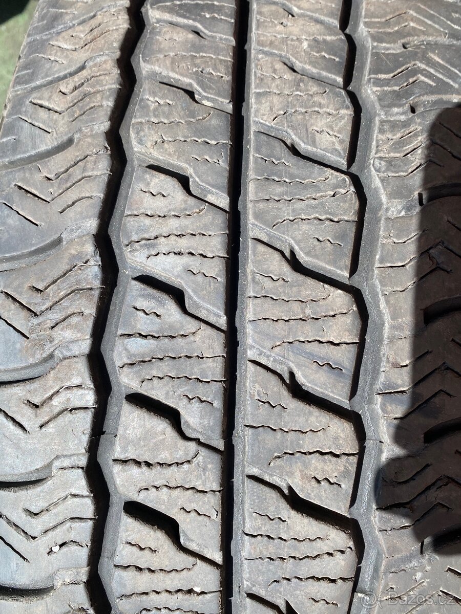 Prodám 2 pneu na dodávku - 4