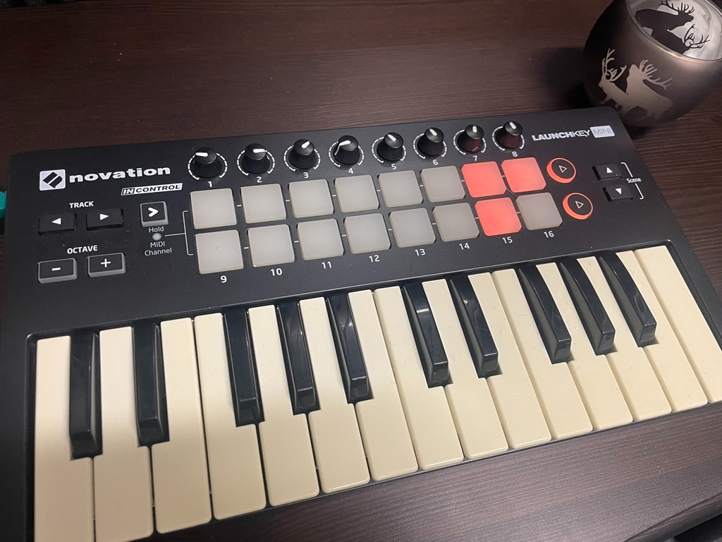 Novation Launchkey Mini - MIDI klávesy - 4