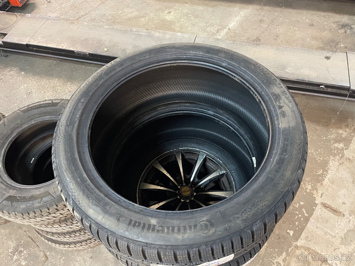 255/45R21 - 4