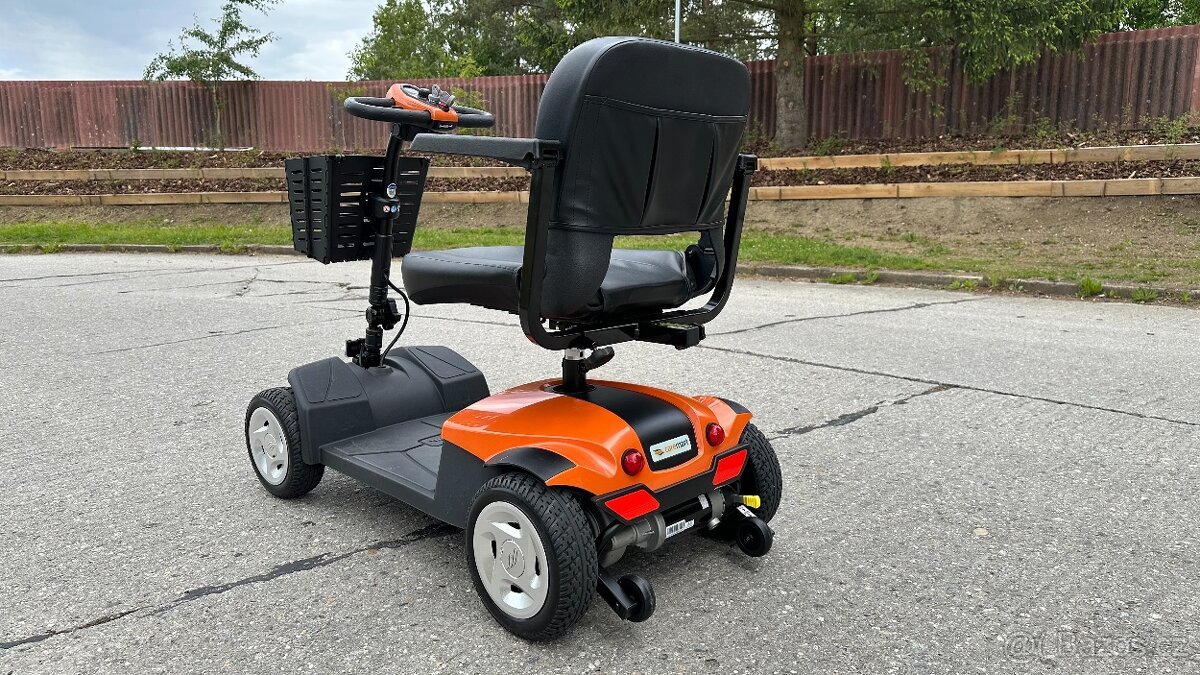 Malé elektrická čtyřkolka pro seniory