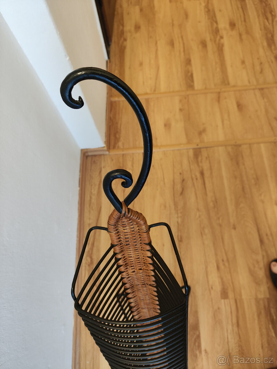 Veliký kovový stojan na 46 ks CD/DVD - 4