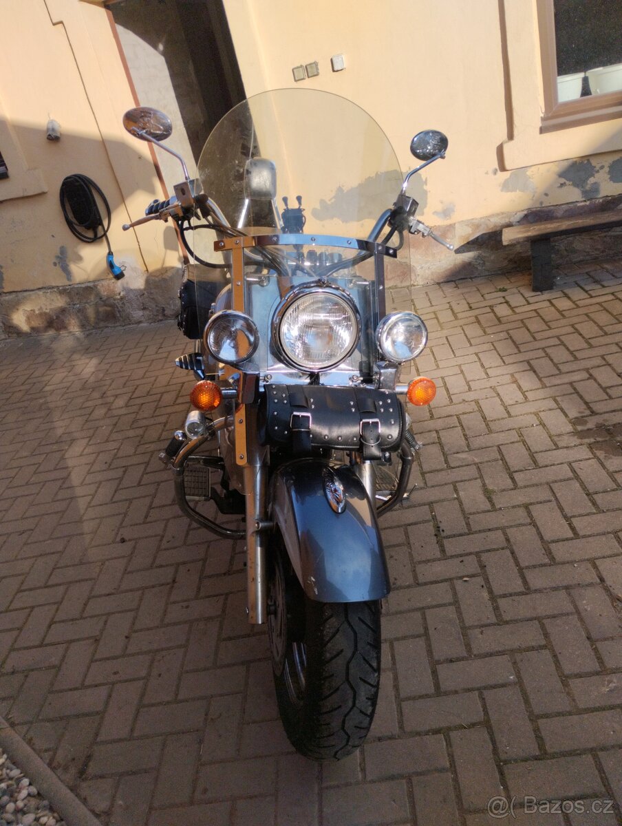 Suzuki Intruder 1500 - 4