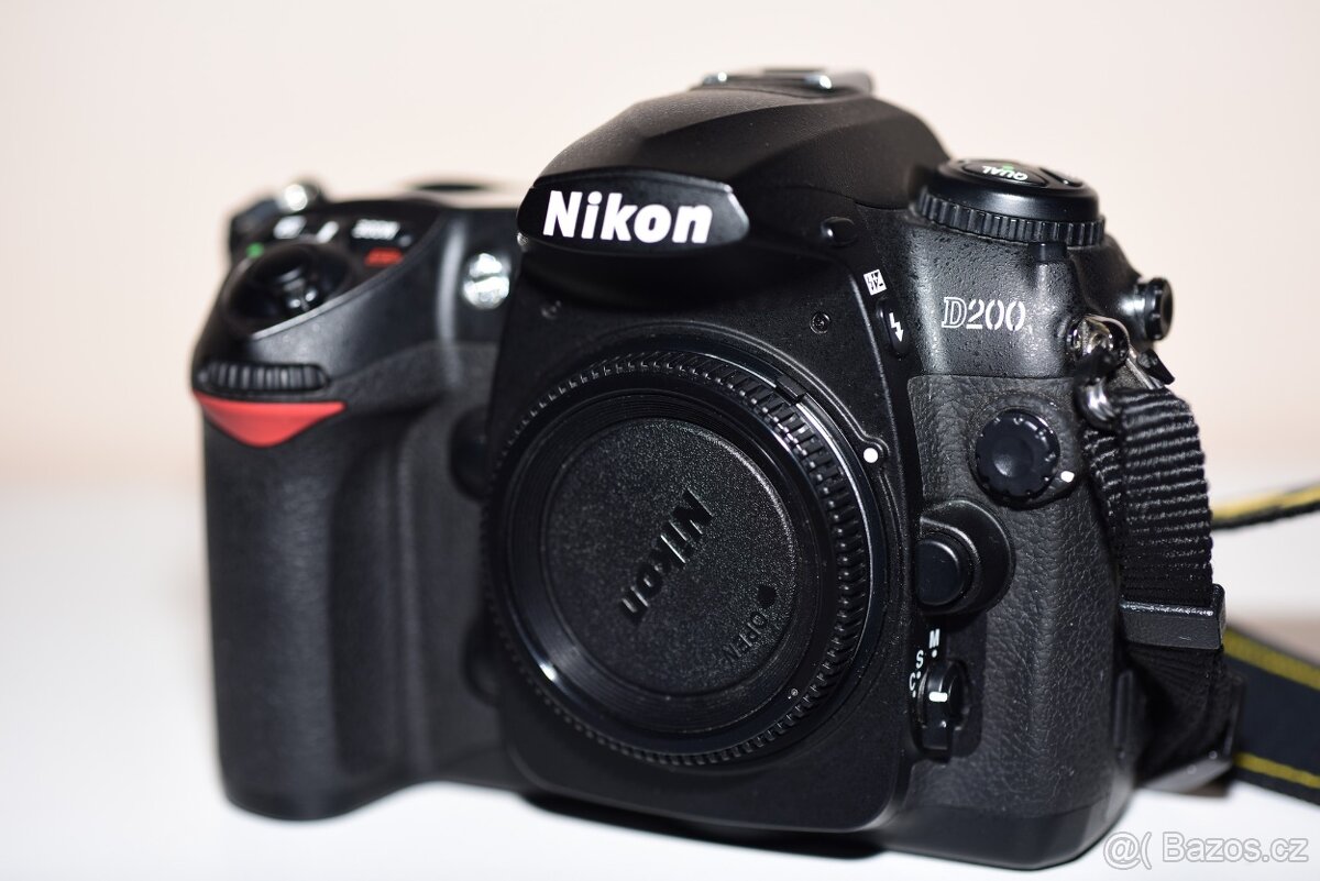 Nikon D200 + příslušenství - 4