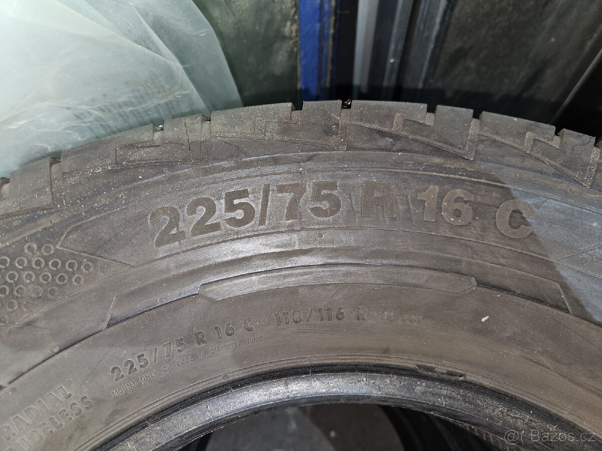 Continental 225/75/16C - 4