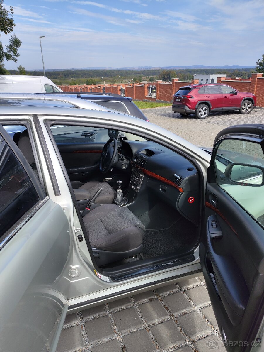 Toyota Avensis 2.2 D-4D - 4