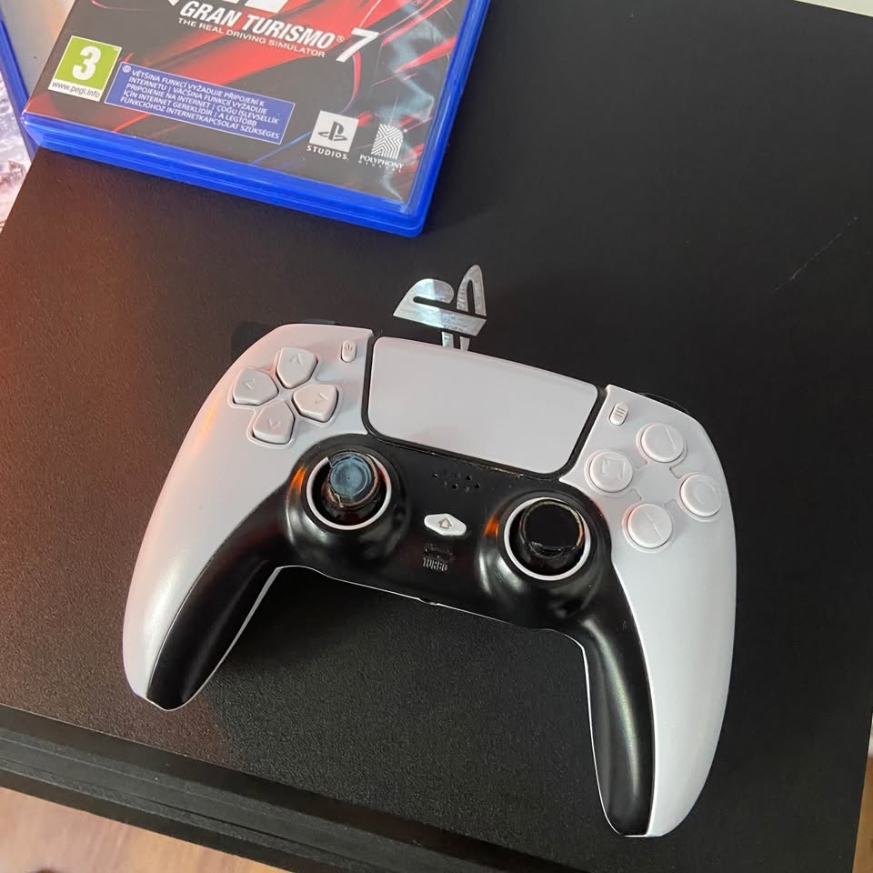 Ps4Pro, ovladač, 3 hry - 4