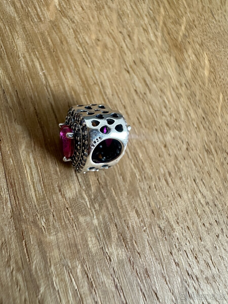 Červené srdce s kamínky na Pandora náramek - 4