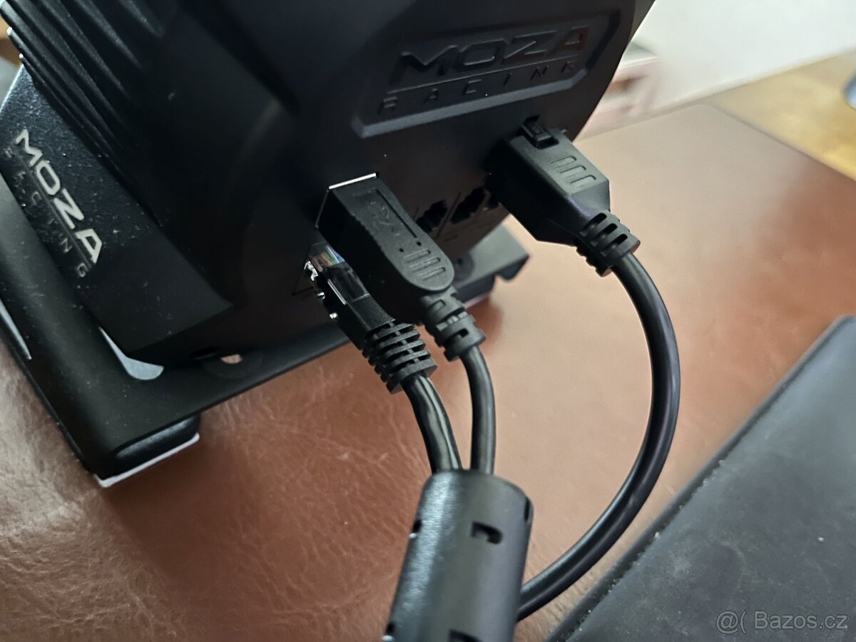 Moza R3 wheel base - volantová základna (možná i s pedály) - 4