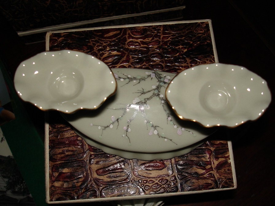 Prodám krásnou porcelán.dvoudílnou soupravu - 4