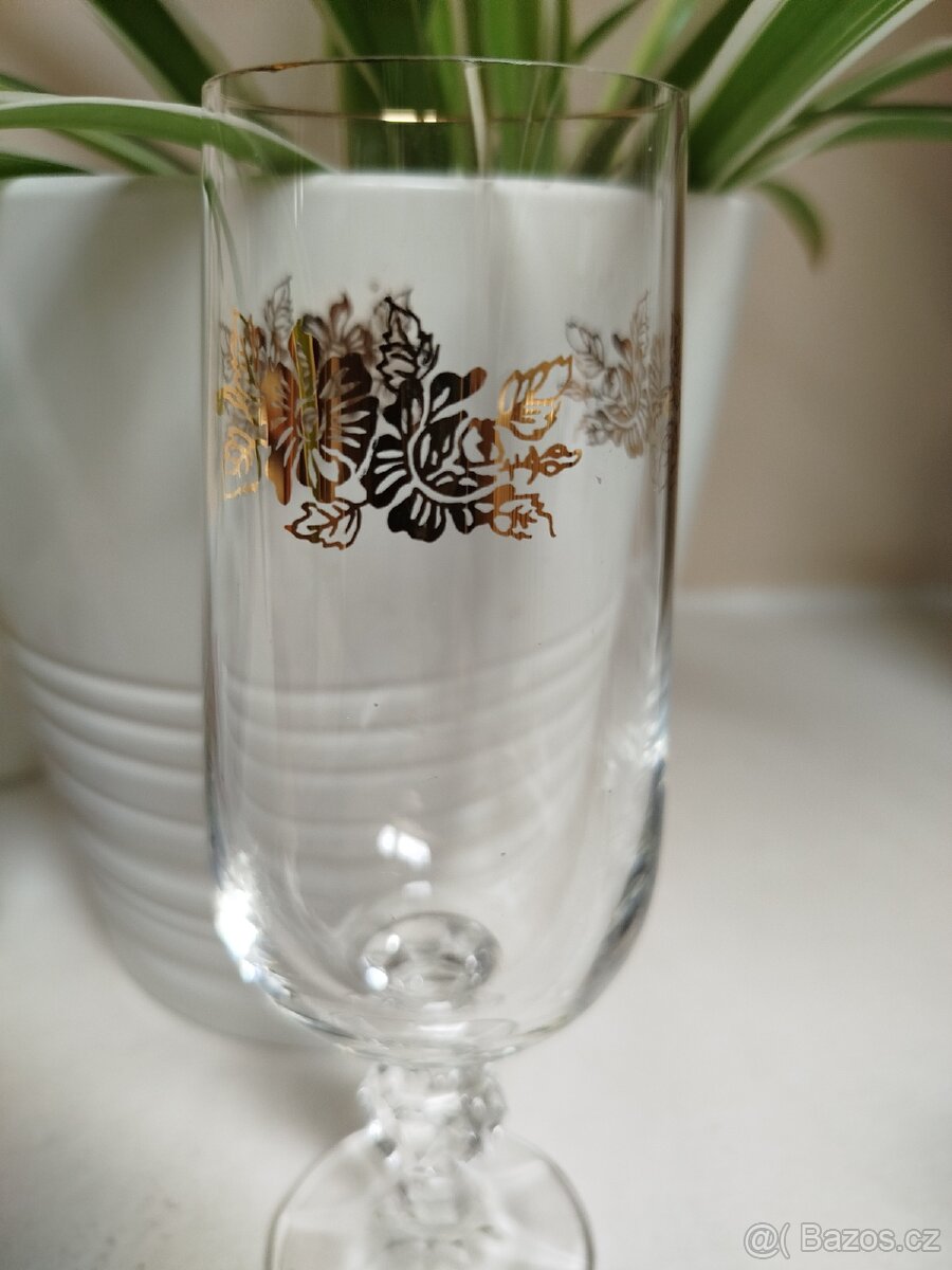 Hrničky nepoškozené 4 ks.+5skleniček na víno. - 4