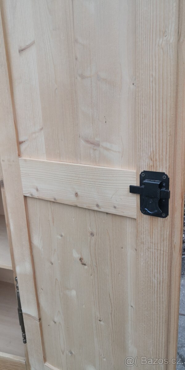 Celomasivní policová skříň s šuplíky - 4